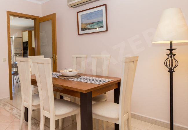 Villa em Carvoeiro - Casa Prazeres | limpeza profissional | casa de 4 quartos | piscina aquecida*| perto de Carvoeiro e comodidades