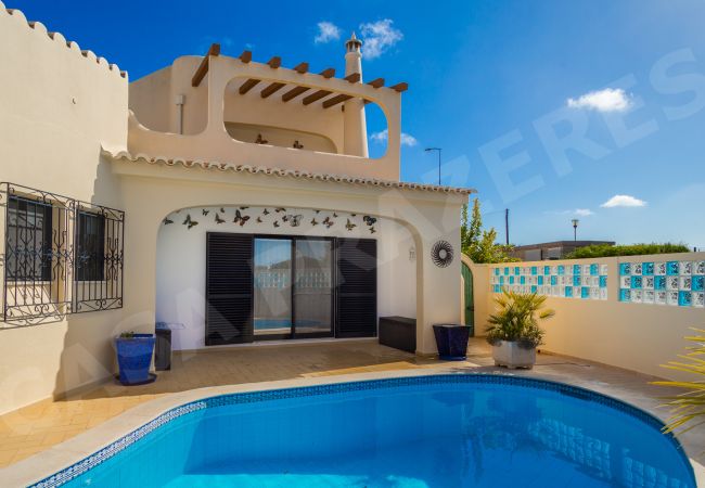 Villa em Carvoeiro - Casa Prazeres | limpeza profissional | casa de 4 quartos | piscina aquecida*| perto de Carvoeiro e comodidades