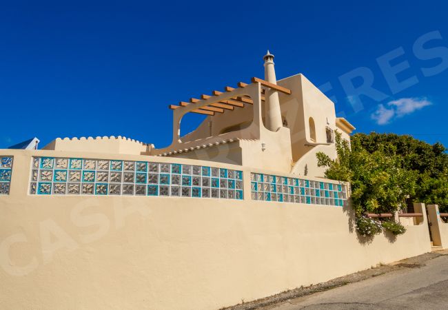 Villa em Carvoeiro - Casa Prazeres | limpeza profissional | casa de 4 quartos | piscina aquecida*| perto de Carvoeiro e comodidades