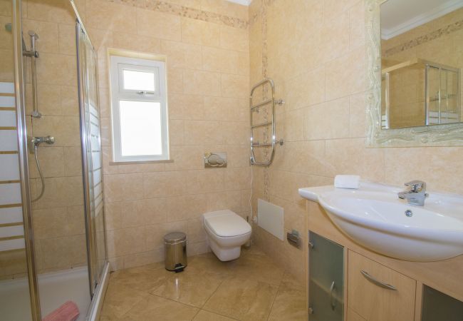 Villa em Vilamoura - Villa Hera | 6 Quartos | Jacuzzi Exterior e Muito Mais | Vilamoura