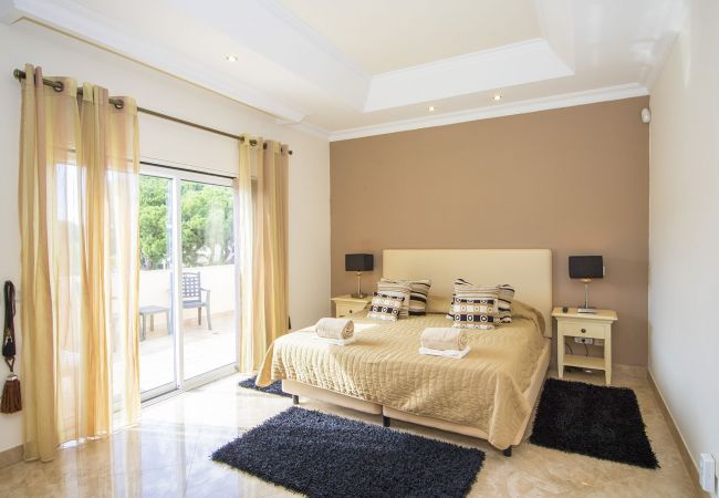 Villa em Vilamoura - Villa Hera | 6 Quartos | Jacuzzi Exterior e Muito Mais | Vilamoura