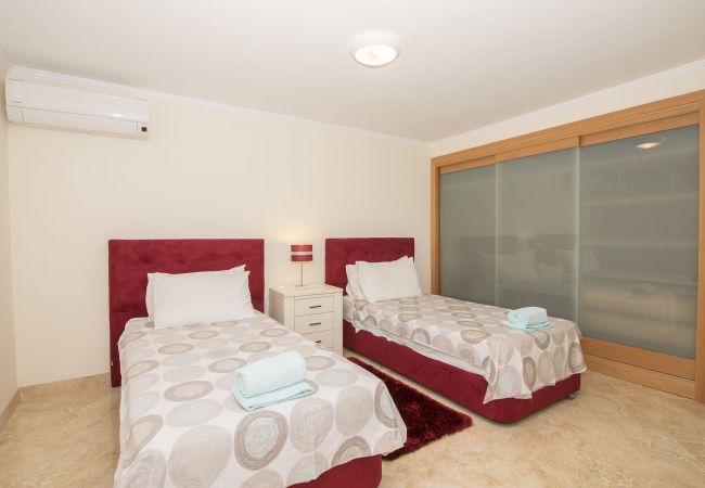 Villa em Vilamoura - Villa Hera | 6 Quartos | Jacuzzi Exterior e Muito Mais | Vilamoura