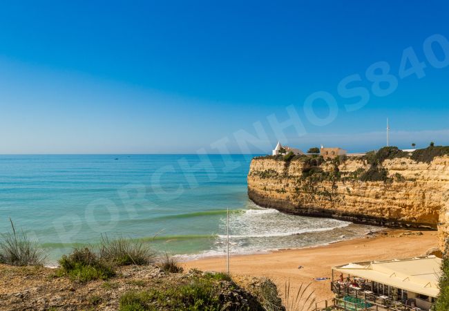 Apartamento em Porches - Alporchinhos 840 | limpeza profissional | apartamento de 1 quarto | próximo da praia