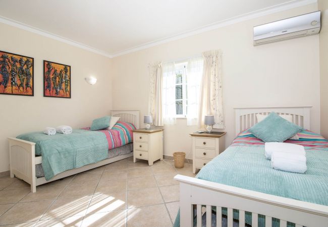 Villa em Albufeira - Villa Joy | 4 Quartos | a Pé da Praia | Olhos de Água