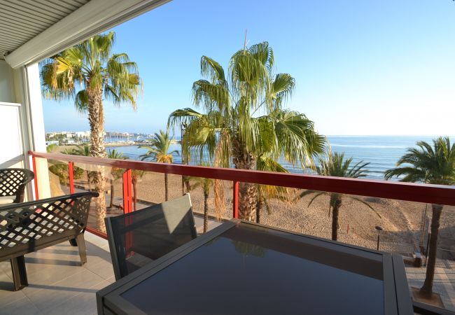 Apartamento em Salou - Ancora Miramar:Terraza vista mar-1a línea playa-Wifi,A/C,parking incluidos
