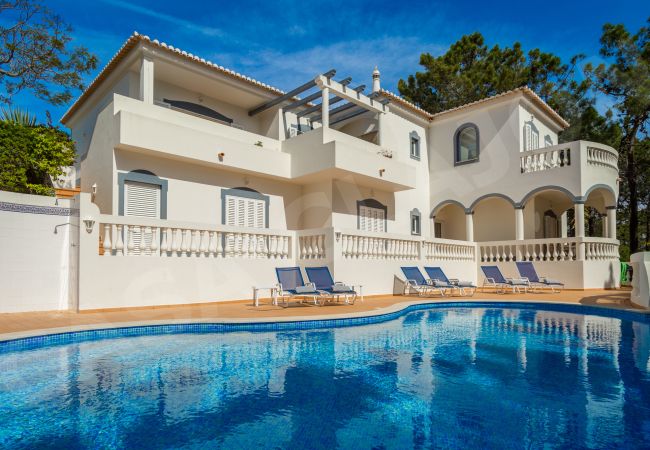 Villa em Budens - Casa Clajon | limpeza profissional | moradia com 4 quartos | piscina privada aquecida* | em campo de golfe