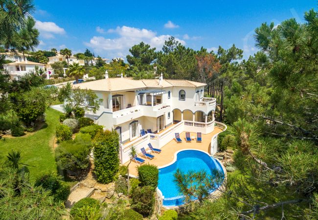 Villa em Budens - Casa Clajon | limpeza profissional | moradia com 4 quartos | piscina privada aquecida* | em campo de golfe