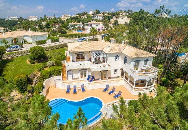 Villa em Budens - Casa Clajon | limpeza profissional | moradia com 4 quartos | piscina privada aquecida* | em campo de golfe