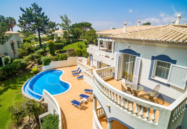 Villa em Budens - Casa Clajon | limpeza profissional | moradia com 4 quartos | piscina privada aquecida* | em campo de golfe