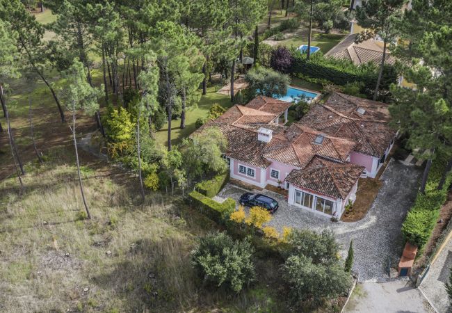 Villa em Sesimbra - Villa privada no condomínio de Golfe da Quinta do Peru com piscina e capacidade para 10pax