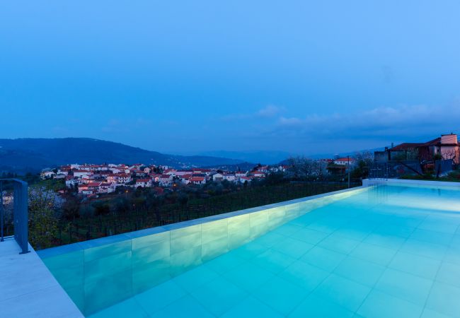 Villa em Peso da Régua - Villa contemporânea com piscina infinita e jardim