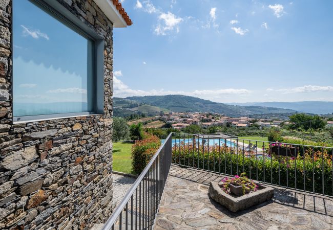 Villa em Peso da Régua - Villa contemporânea com piscina infinita e jardim