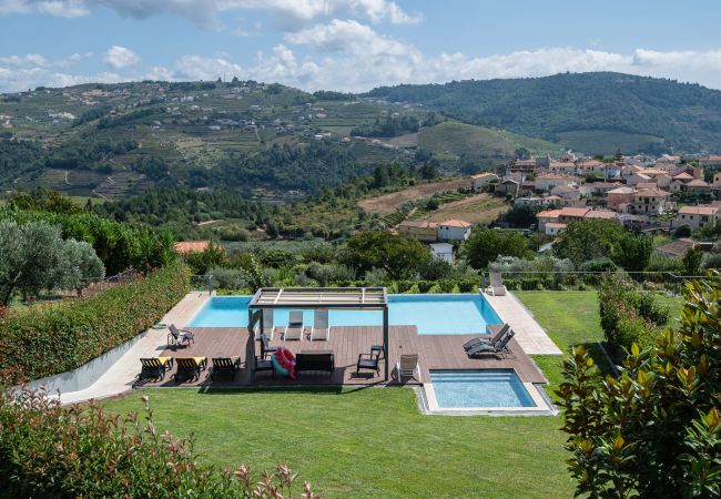 Villa em Peso da Régua - Villa contemporânea com piscina infinita e jardim