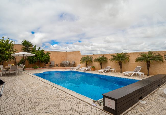 Villa em Lagos - Casa Carinha | limpeza profissional | vivenda de luxo com 5 quartos | piscina privada | perto do centro da cidade de Lagos