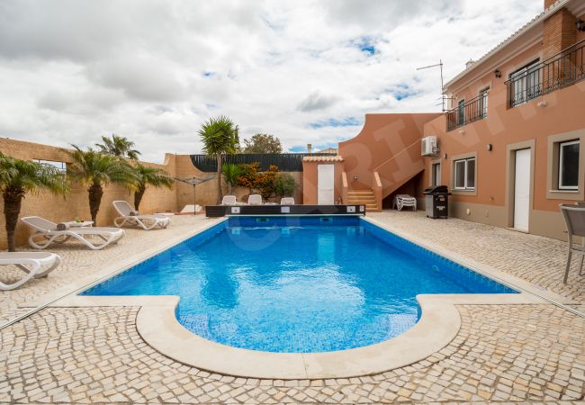 Villa em Lagos - Casa Carinha | limpeza profissional | vivenda de luxo com 5 quartos | piscina privada | perto do centro da cidade de Lagos