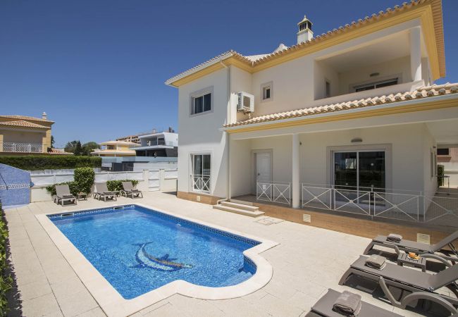 Villa em Galé - Villa Maresia | 4 Quartos | A Pé da Praia | Galé