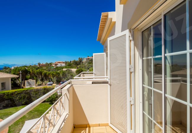 Villa em Luz - Villa Serena da Luz | limpeza profissional | casa de 4 quartos | baloiços e escorrega para crianças | piscina aquecida*