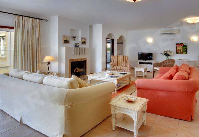 Villa em Luz - Jardim Secreto | limpeza profissional | vivenda com 4 quartos | muito perto da praia