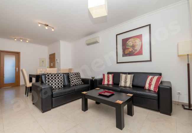 Apartamento em Lagos - Apartment Mos | limpeza profissional | apartamento de 2 quartos de segundo andar | piscina comum