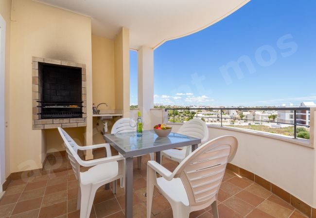 Apartamento em Lagos - Apartment Mos | limpeza profissional | apartamento de 2 quartos de segundo andar | piscina comum