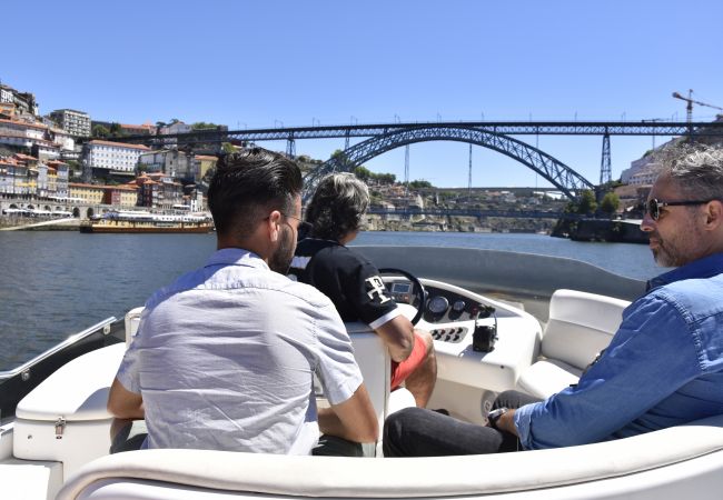 Barco em Vila Nova de Gaia - Noite a Bordo num Iate de Luxo (Rio Douro)