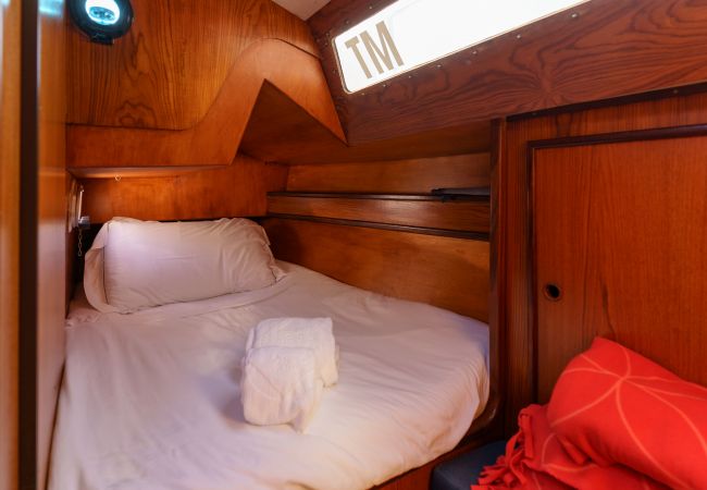 Barco em Vila Nova de Gaia - Experiência de Noite a bordo de um Veleiro 