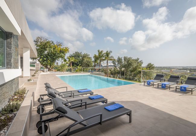 Villa em Almancil - Villa Monroy | 4 Quartos | Moderna | Caliços