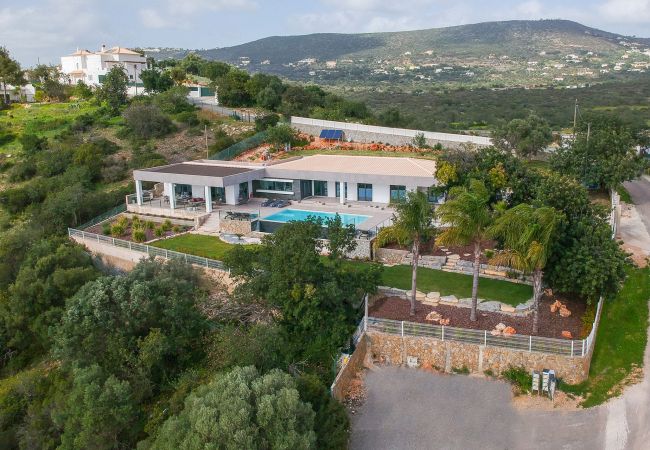 Villa em Almancil - Villa Monroy | 4 Quartos | Moderna | Caliços