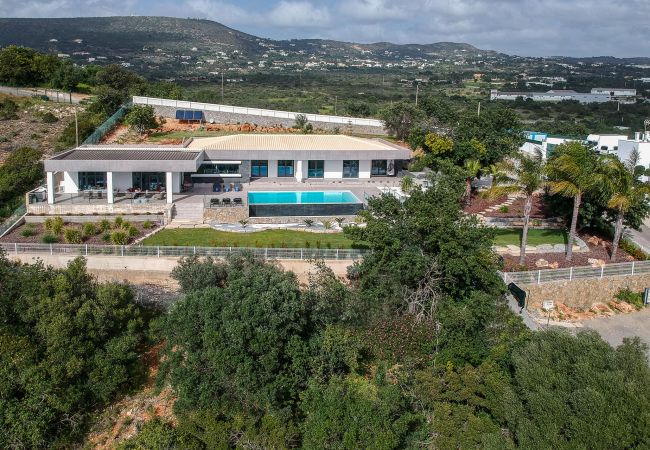 Villa em Almancil - Villa Monroy | 4 Quartos | Moderna | Caliços