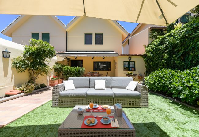 Casa em Santa Brígida - House with cozy garden BBQ and free parking 