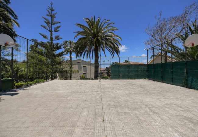 Casa em Santa Brígida - House with cozy garden BBQ and free parking 