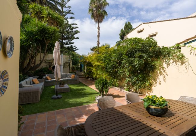 Casa em Santa Brígida - House with cozy garden BBQ 