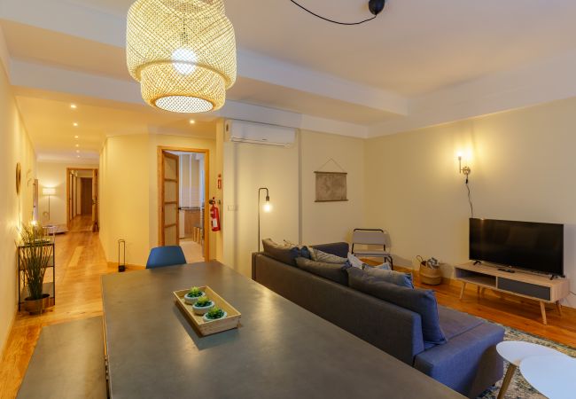 Apartamento em Porto - Downtown Wood's Flat Apartment (Famílias, AC)