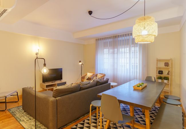 Apartamento em Porto - Downtown Wood's Flat Apartment (Famílias, AC)