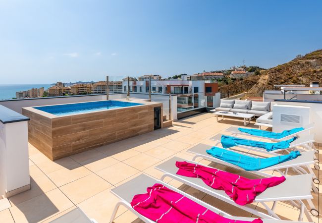 Apartamento em Fuengirola - Penthouse Middle Views | Luxury private terrace pool, sea view