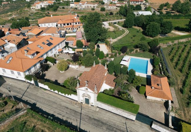 Villa em Armamar - Mansão com piscina aquecida e barbecue