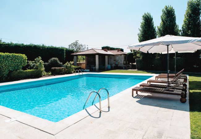 Villa em Armamar - Mansão com piscina aquecida e barbecue