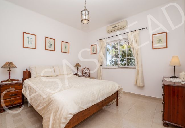 Villa em Carvoeiro -  Casa Sinead | limpeza profissional | casa de 3 quartos | piscina | jardim grande