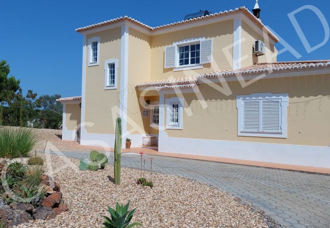 Villa em Carvoeiro -  Casa Sinead | limpeza profissional | casa de 3 quartos | piscina | jardim grande