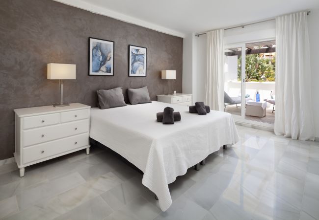 Apartamento em Marbella - Residencia Ivy Puerto Banus | 2-bedroom apartment in Marbella