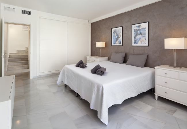 Apartamento em Marbella - Residencia Ivy Puerto Banus | 2-bedroom apartment in Marbella