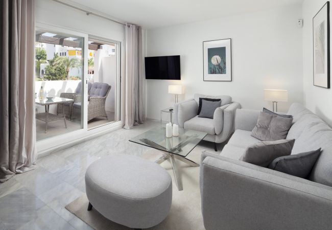 Apartamento em Marbella - Residencia Ivy Puerto Banus | 2-bedroom apartment in Marbella