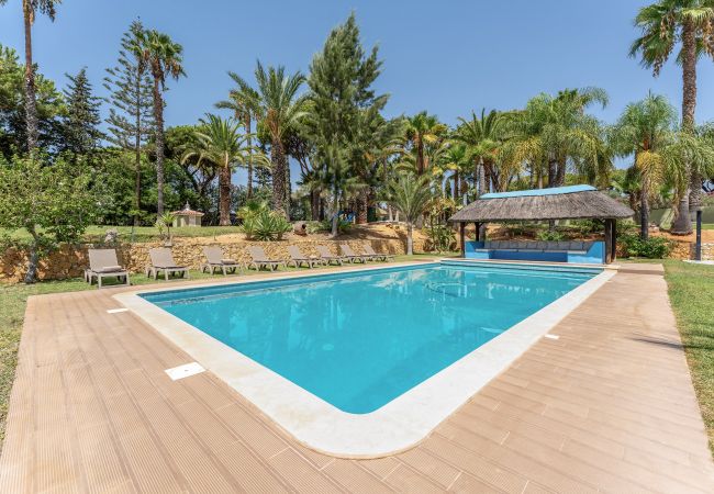 Villa em Vilamoura - Villa Natura | 6 Quartos | Villa Espetacular com Jardim Espaçoso | Vilamoura