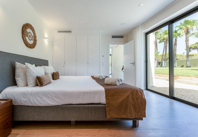 Villa em Vilamoura - Villa Natura | 6 Quartos | Villa Espetacular com Jardim Espaçoso | Vilamoura