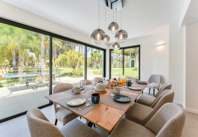 Villa em Vilamoura - Villa Natura | 6 Quartos | Villa Espetacular com Jardim Espaçoso | Vilamoura