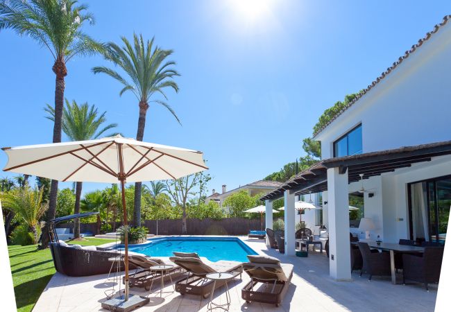 Вилла на Марбелья / Marbella - La Corsa Marbella - Luxury 5 bed/bath villa with private pool, jacuzzi