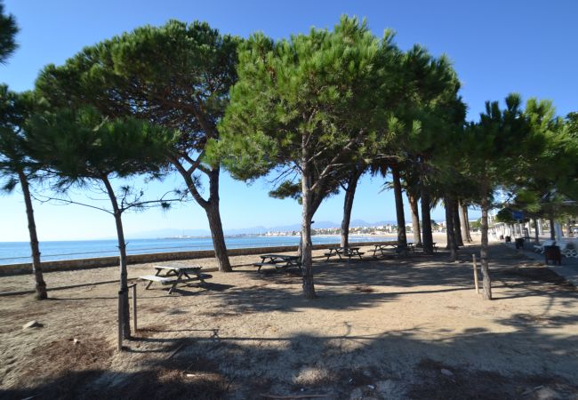Вилла на Камбрильс - Villa Alicia:Casa climatizada-Jardín privado-240m de playa y paseo Cambrils-Wifi,Ropa,Pk incluidos