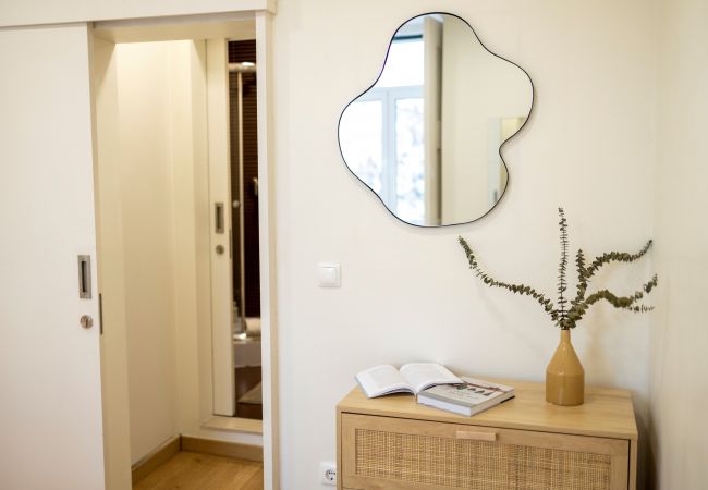 Апартаменты на Lisboa - Apartamento confortável, totalmente equipado, com dois quartos, muito perto do centro de Lisboa no tradicional bairro de Alfama.