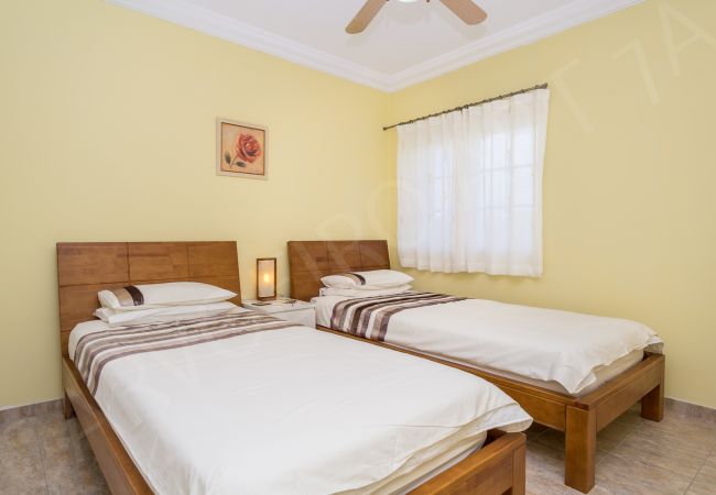 Апартаменты на Carvoeiro - Carvoeiro Apartment 7A | professionally cleaned | 2-bedroom apartment | gated complex | communal pool | close to Carvoeiro