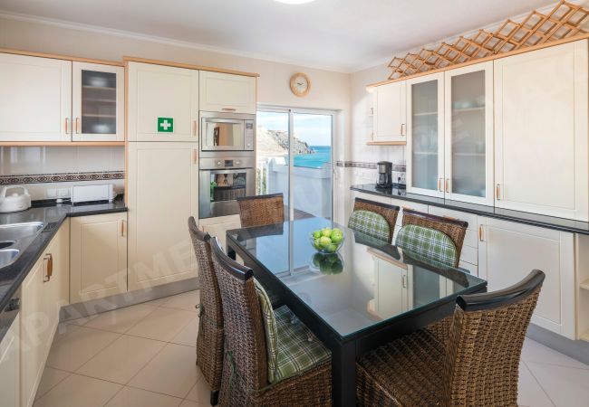 Апартаменты на Luz - Rua 1º de Maio | professionally cleaned | 3-bedroom apartment | centre of Praia da Luz | breath-taking sea views